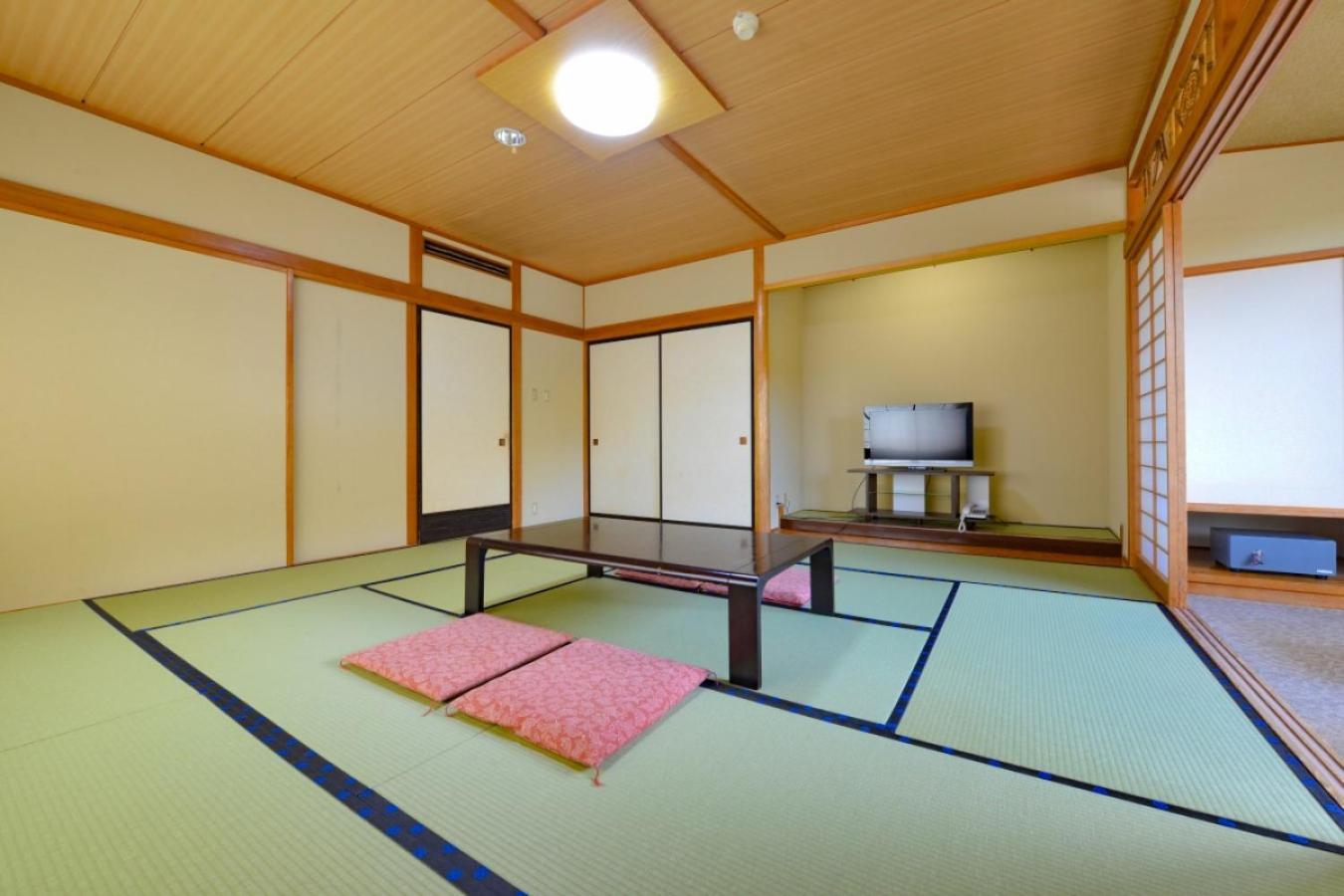 Ooedo Onsen Monogatari Shinshu Kakeyu Hotel Ueda Værelse billede